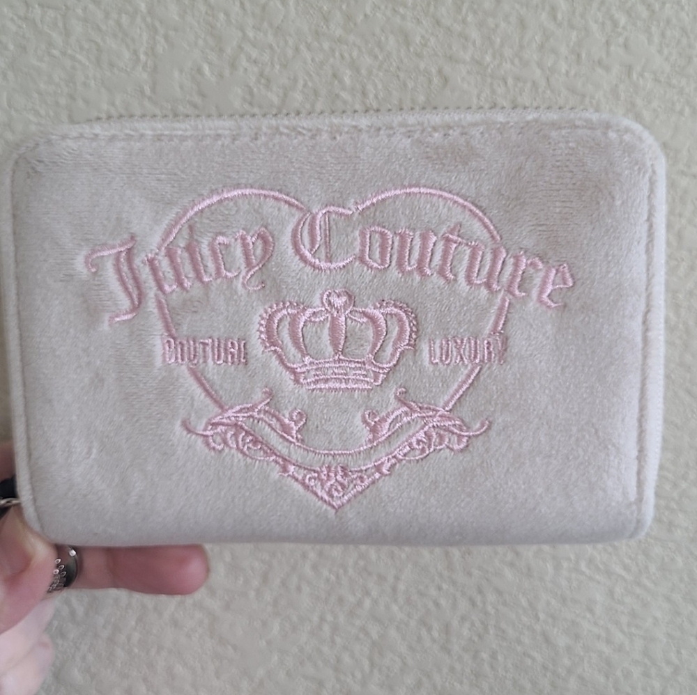 JUICY COUTURE GIRLIE ROYALTY DOUBLE MEDIUM ZIP AROUND WALLET
